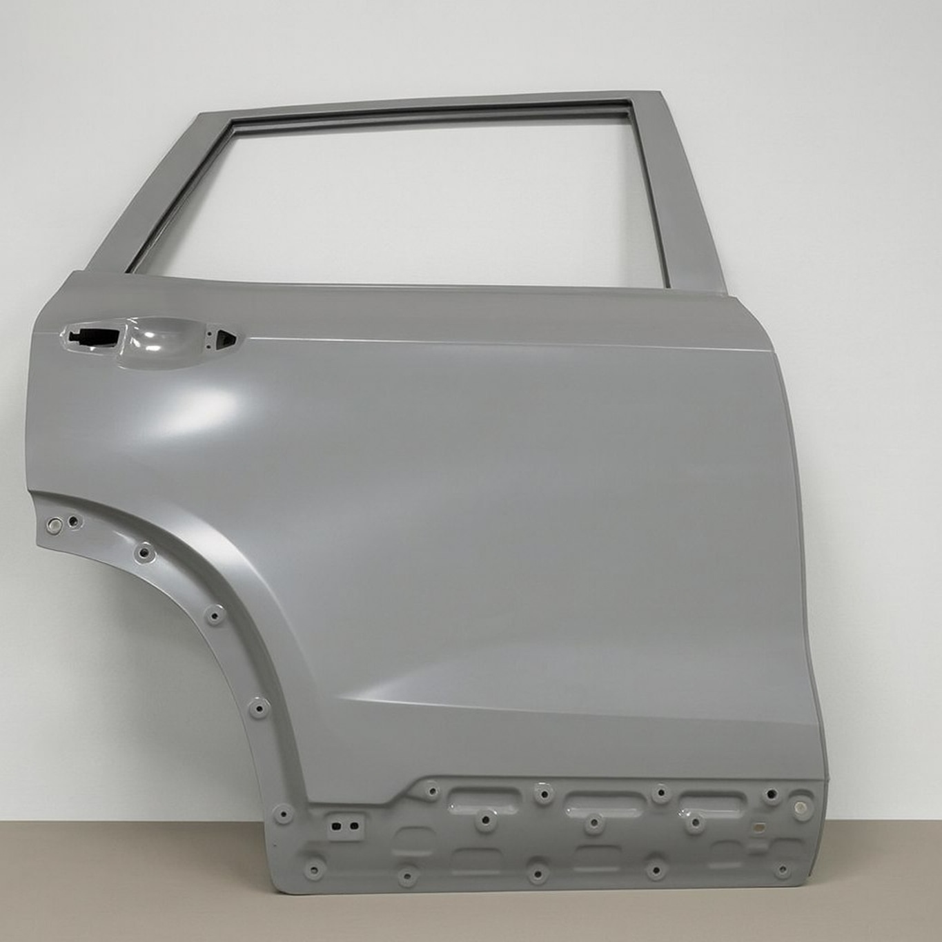 Новая дверь готова к сборке и установке