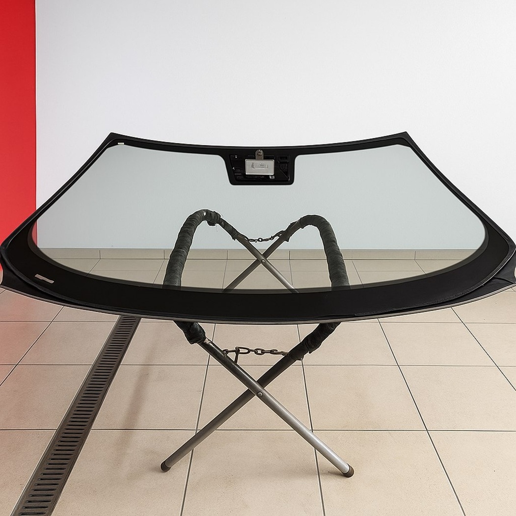 Новое стекло готово к вклеиванию