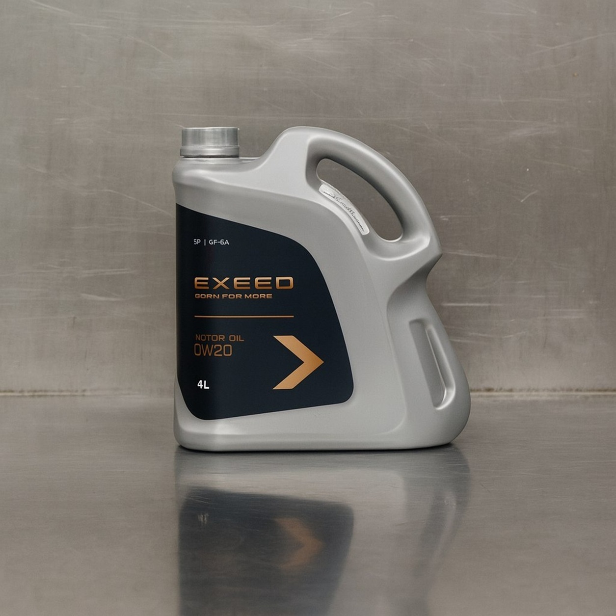 Оригинальное моторное масло готово к заливке