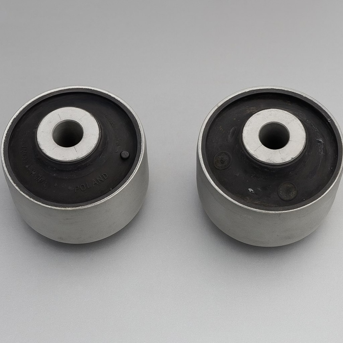 Новые сайлентблоки передних рычагов готовы к установке