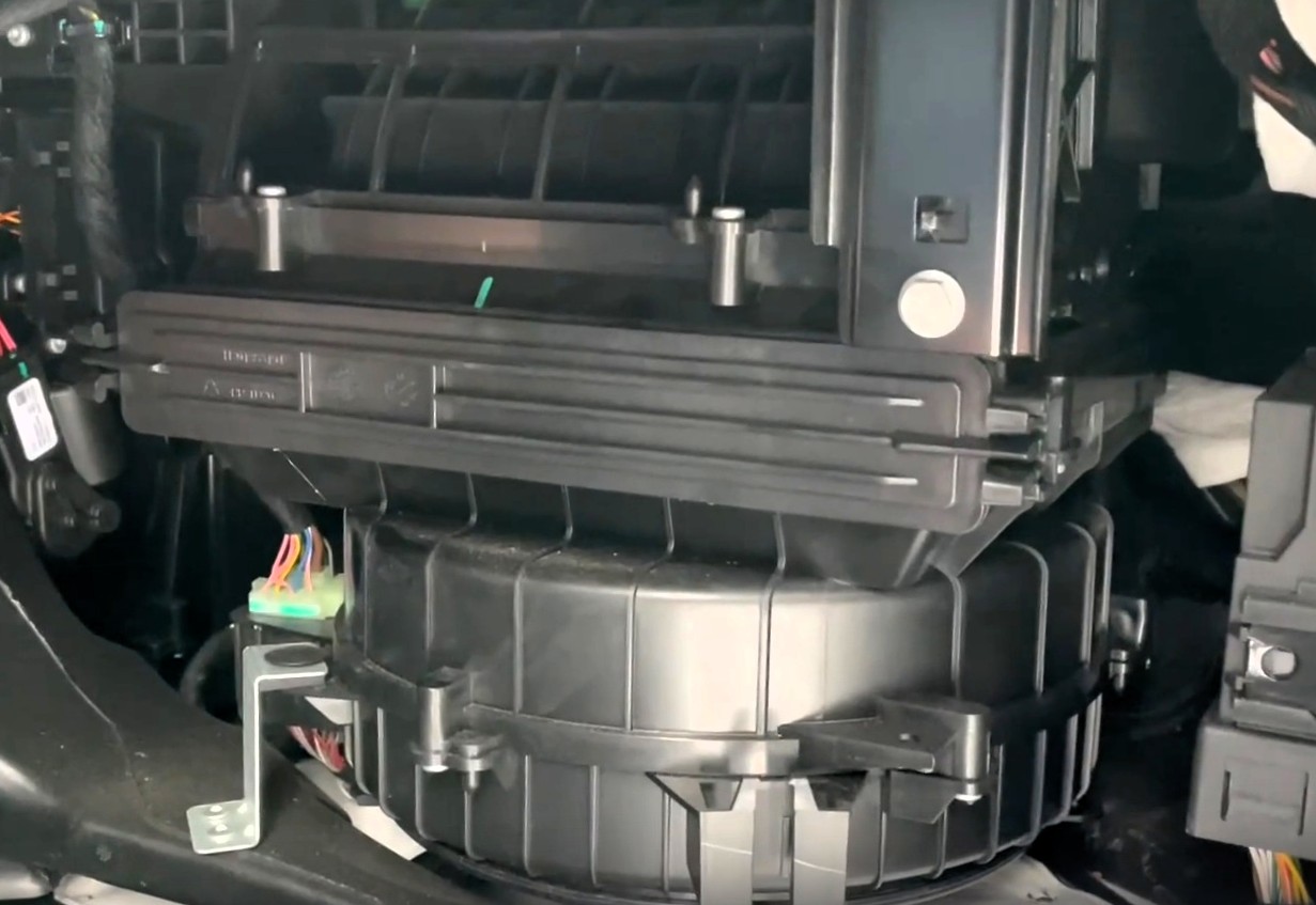 Замена салонного фильтра Exeed VX