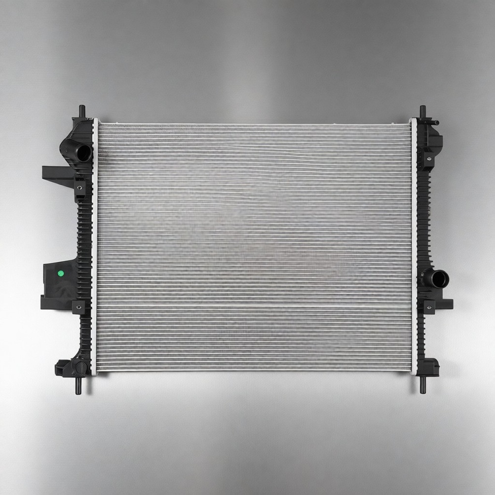 Новый радиатор охлаждения двигателя готов к установке